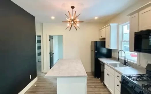 2100 W. 44th St. Rear, Cleveland, OH, 44113, Cuyahoga