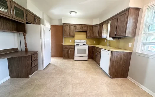 4706 Redfern Rd, Parma, OH 44134